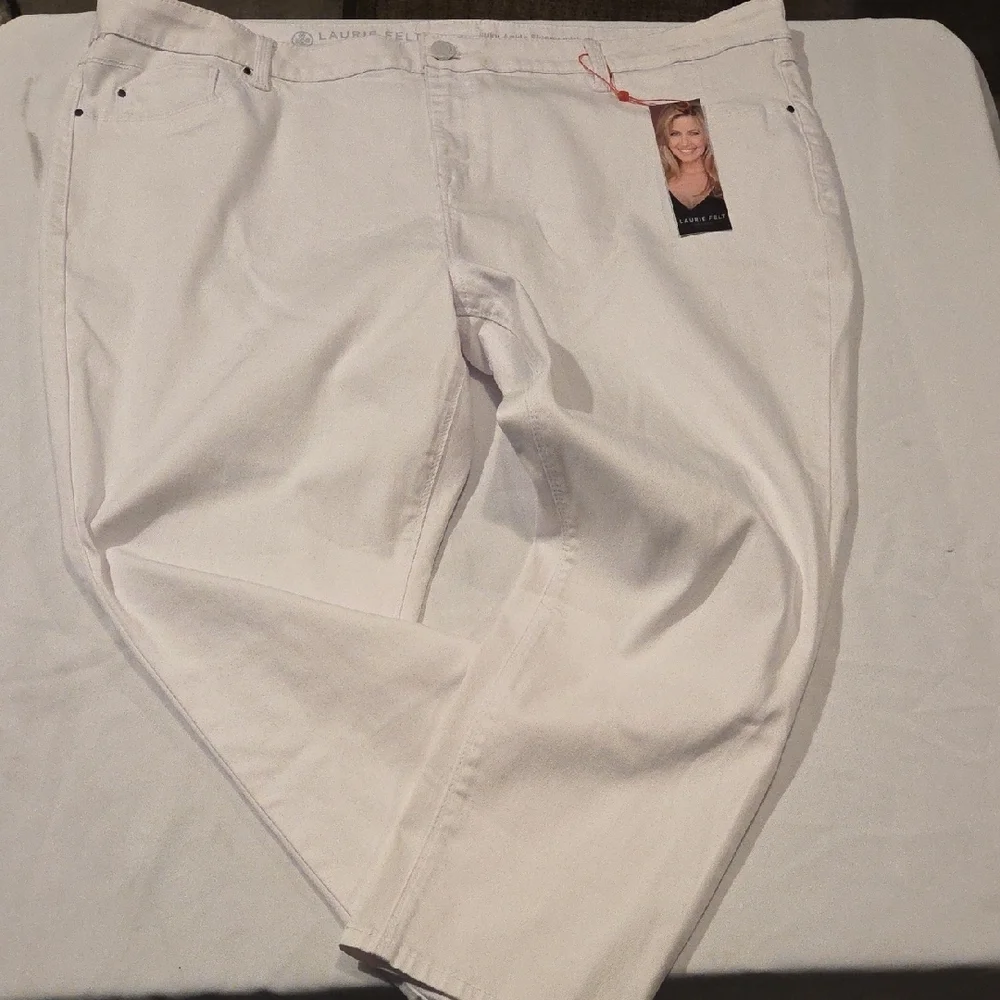 Laurie Felt Men's Relaxed White Jeans